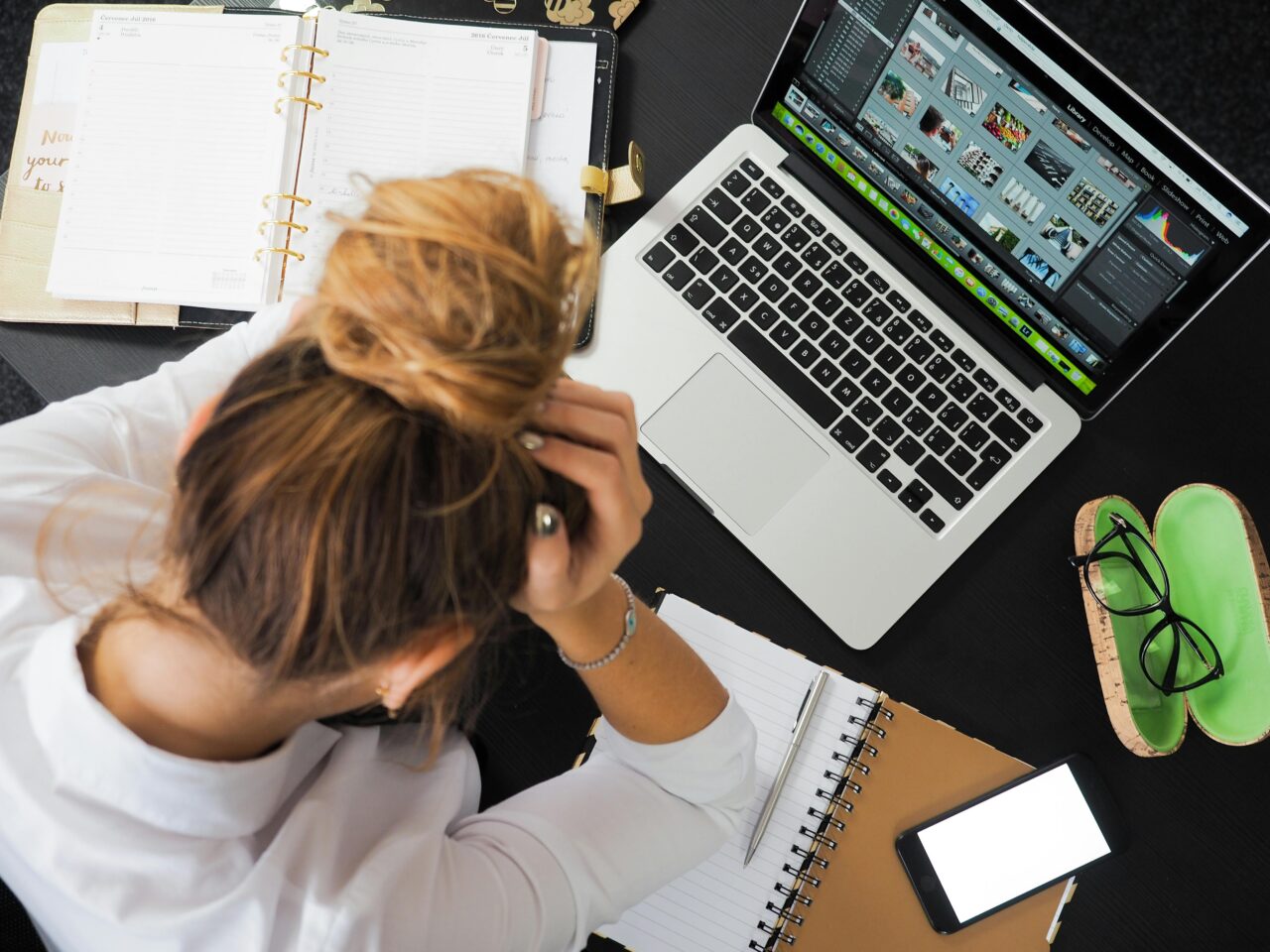 Ständige Nachrichten und Termine führen zu einem erhöhten Stresslevel und verminderter Lebensqualität.